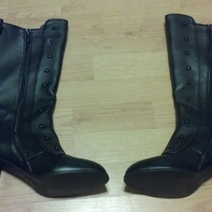 Womens Hi Heel Black Boots with buttons and Zipper